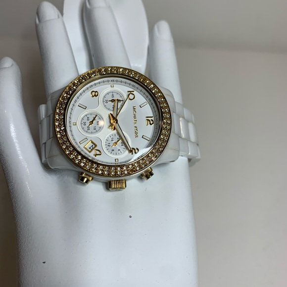 Michael Kors Women\'s MK5237 White Ceramic Runway Gold Glitz Watch